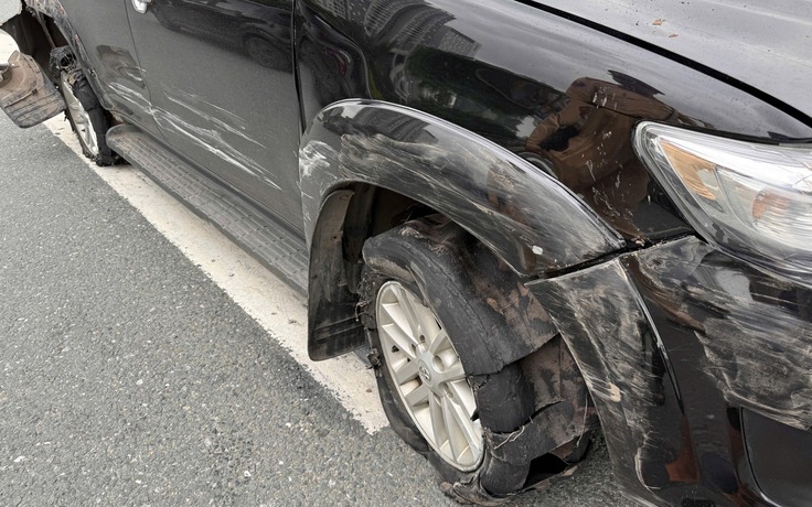 'Ma men' lái ô tô nổ 2 lốp đi ngược chiều ở Hà Nội