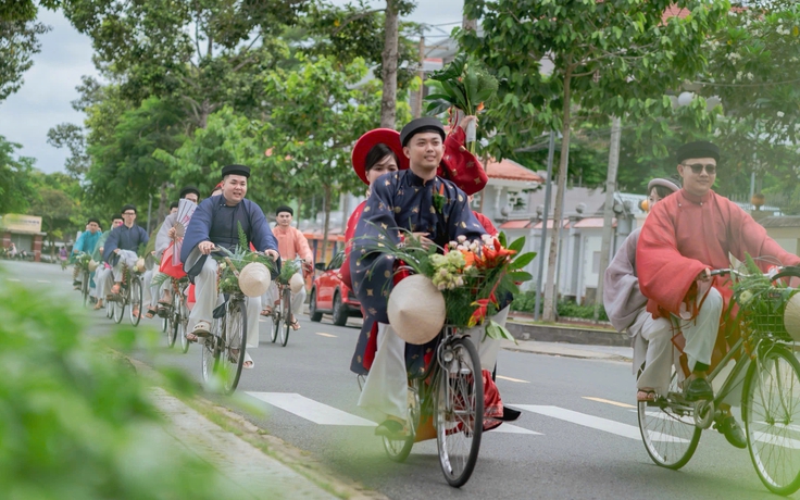 Đám cưới rước dâu bằng xe đạp gây sốt