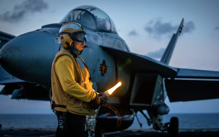 Tàu sân bay lớn nhất thế giới phóng tiêm kích từ Địa Trung Hải