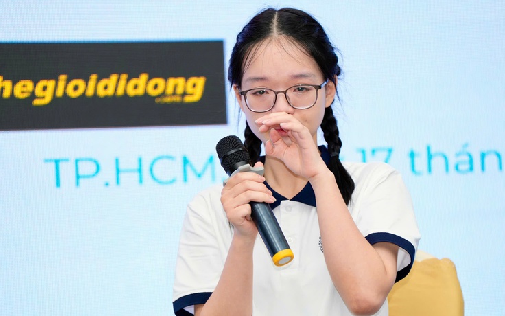 Nữ sinh từng xin cứu giúp để không đơn độc, nay san sẻ lại học bổng