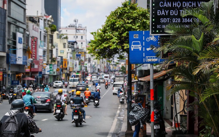 Vạch kẻ đường, biển báo: Làm cho rõ, đi cho đúng !