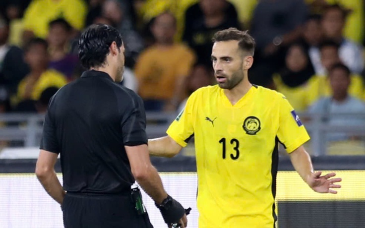 Bóng đá Malaysia ‘hoảng loạn’ sau án phạt nặng từ FIFA, các liên đoàn thành viên nổi giận