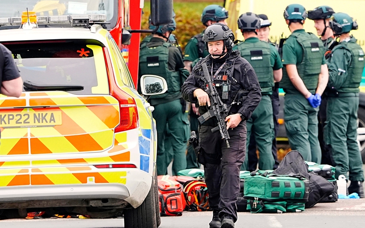 Tấn công chết người ngay giáo đường Do Thái tại Anh, chính phủ họp khẩn