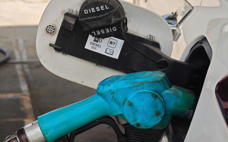 Giá xăng dầu hôm nay 2.10.2025: Xăng trong nước chiều nay tăng hay giảm?