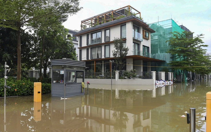 Vì sao nhiều 'khu biệt thự triệu đô' vẫn ngập dù Hà Nội không còn mưa?