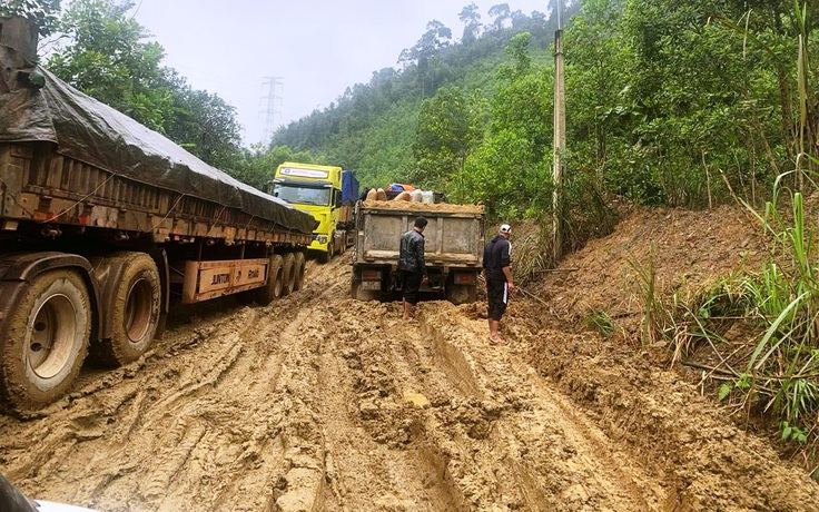Cận cảnh con đường 'đau khổ' nhất Đà Nẵng khiến người dân, cánh tài xế rùng mình