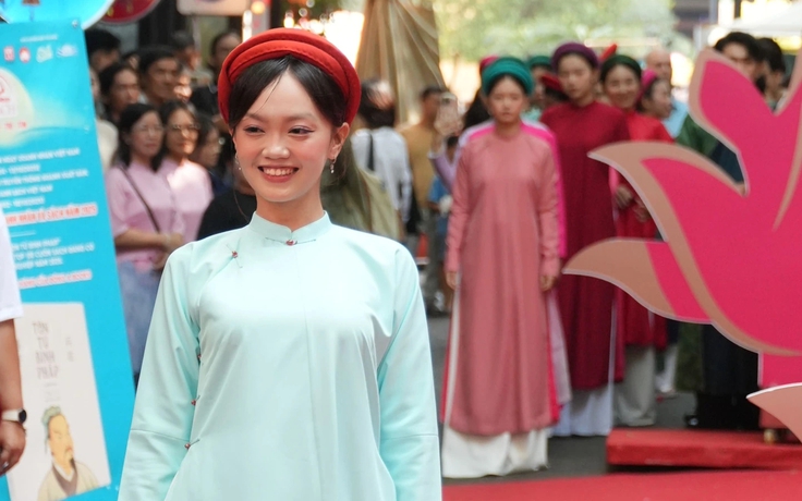 Áo dài giữa phố, nơi truyền thống 'chạm' vào nhịp sống thành thị