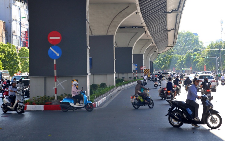 Hà Nội lắp hơn 200 màn hình LED dưới gầm cầu cạn