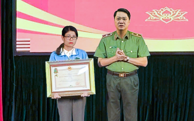 Truy tặng Huân chương bảo vệ Tổ quốc hạng ba cho thiếu tá CSGT Hà Văn Minh