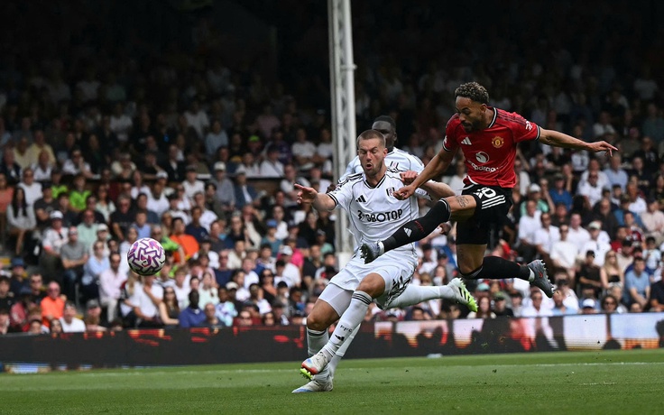 Ngoại hạng Anh: M.U trước 'cú ăn ba'