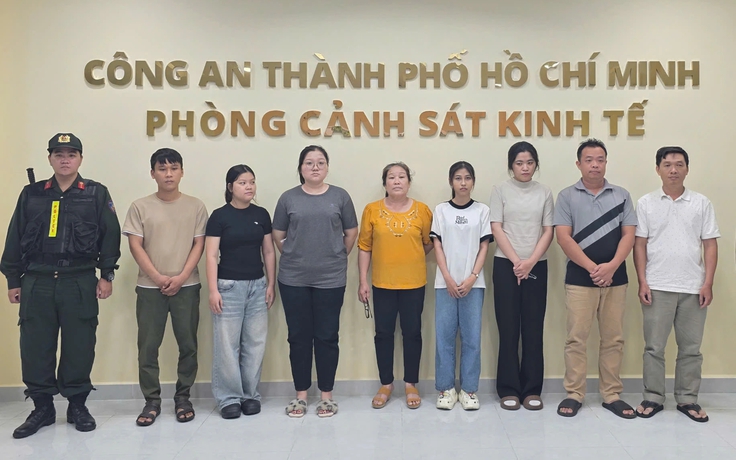 Triệt phá đường dây sản xuất gần 20.000 chai nước hoa giả thương hiệu nổi tiếng