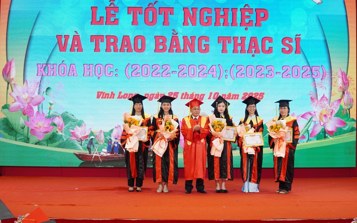 Thêm 224 học viên Trường ĐH Cửu Long nhận bằng thạc sĩ