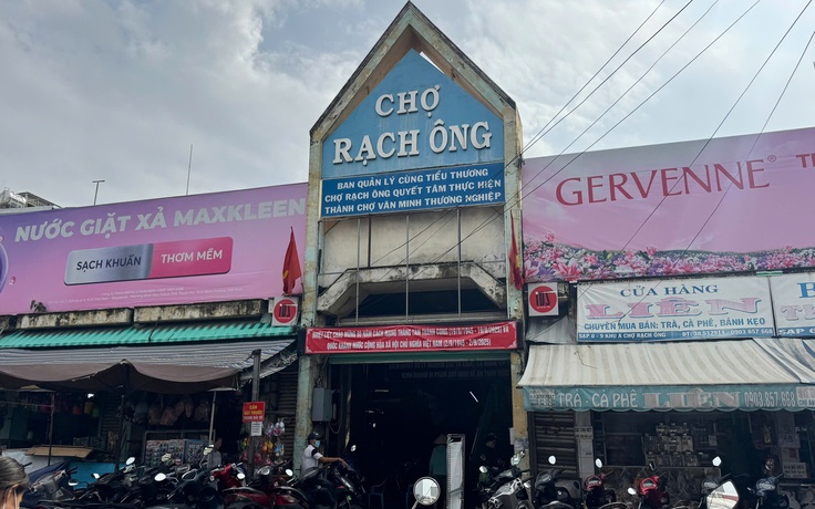 Đời chợ ở TP.HCM: Mùi cá và ký ức 21 năm ở chợ Rạch Ông