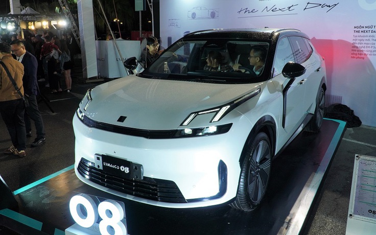 SUV PHEV 5 chỗ Lynk & Co 08 giá từ 1,3 tỉ đồng tại Việt Nam