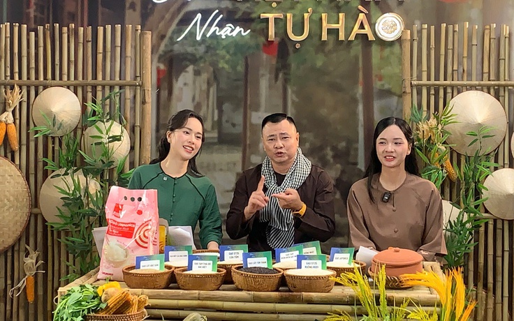 Livestream 2 tiếng, NSND Tự Long bán gần 6 tấn gạo