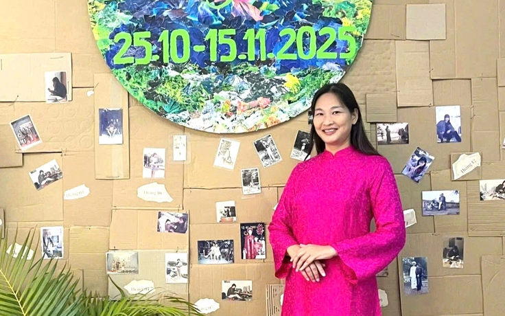 'Tái sinh': Câu chuyện của 20 bức tranh làm từ vật liệu phế thải