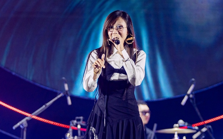 Suboi 'đốt nóng' Ký túc xá Đại học Quốc gia TP.HCM