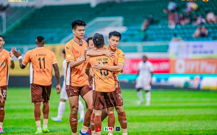 U.23 Việt Nam gọi trung vệ cao 1,95 m và tiền đạo 1,67 m: Tại sao không?
