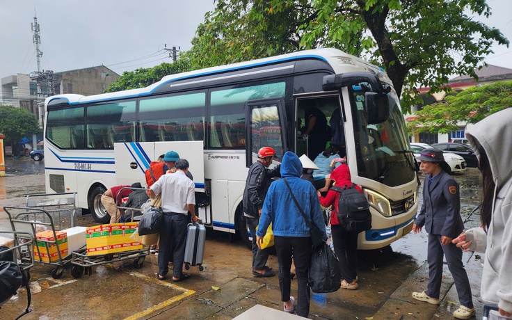 Đường sắt Bắc - Nam tắc tại Huế