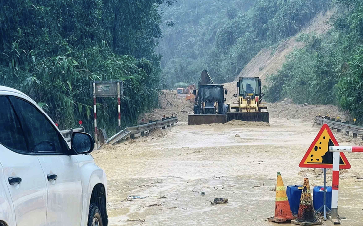 5 nguyên tắc vàng khi sử dụng ô tô mùa mưa bão, tài xế cần biết