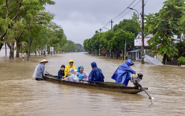 Rời đi hay ở lại sau lũ?