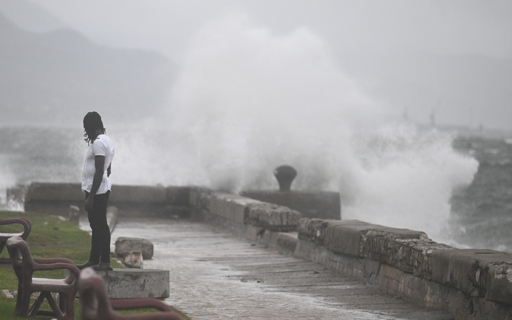 Siêu bão mạnh nhất thế giới đổ bộ Jamaica, hướng đến Cuba