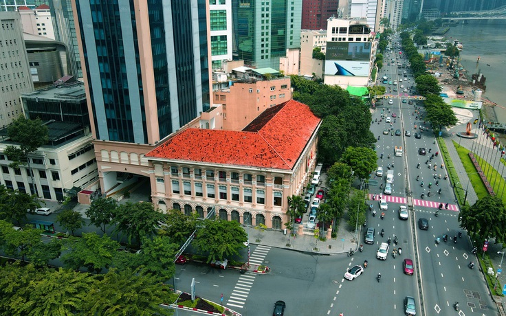 Tòa nhà hơn 100 năm ở TP.HCM từng đồ sộ hơn Dinh Độc Lập