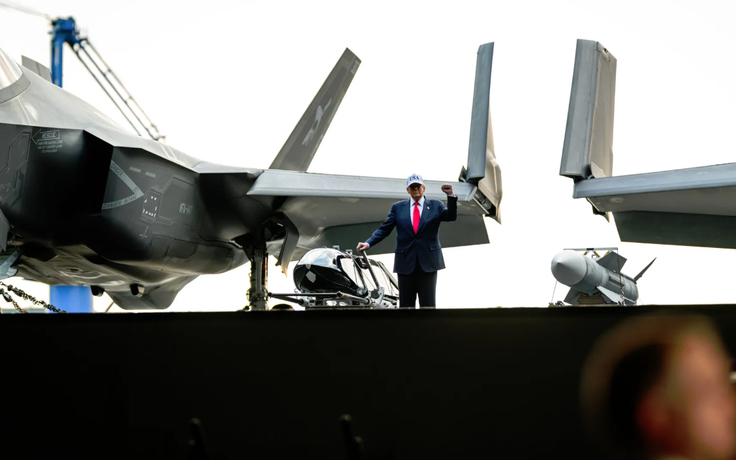 Tổng thống Trump muốn Mỹ từ bỏ đường đua máy phóng điện từ với Trung Quốc