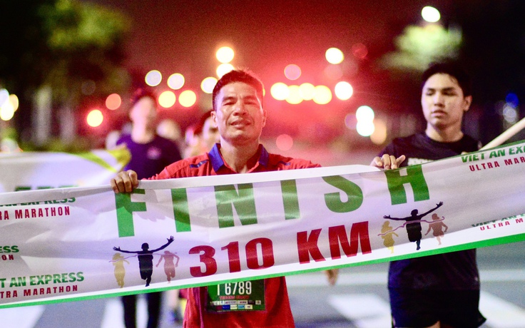 Chạy 310 km mừng sinh nhật 45 tuổi: Hành trình của 'Trường điên' khiến cộng đồng thán phục