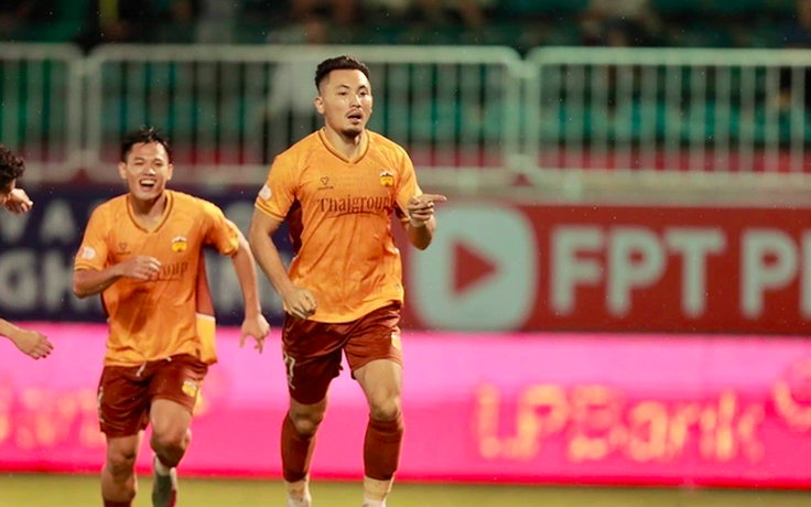 Ai ngờ có ngày Nam Định đấu HAGL để đua trụ hạng: V-League khắc nghiệt cỡ này
