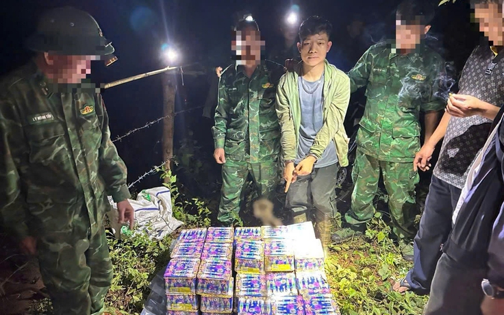 Từ cuộc gọi lạ, nhận vận chuyển 48 hộp pháo hoa nổ rồi bị bắt giữa rừng