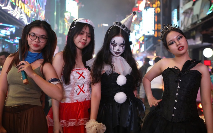 Halloween ở phố Bùi Viện đông người: Nhiều 'con ma' hóa ma cực chất