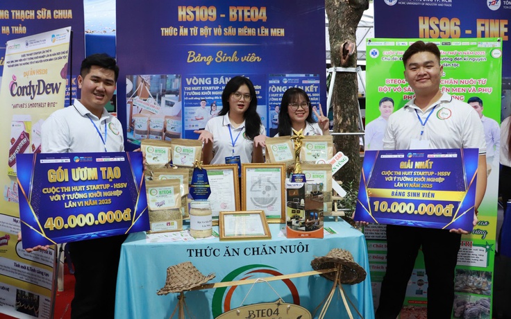 Vỏ sầu riêng bỏ đi được 'hồi sinh' thành thức ăn nuôi vịt