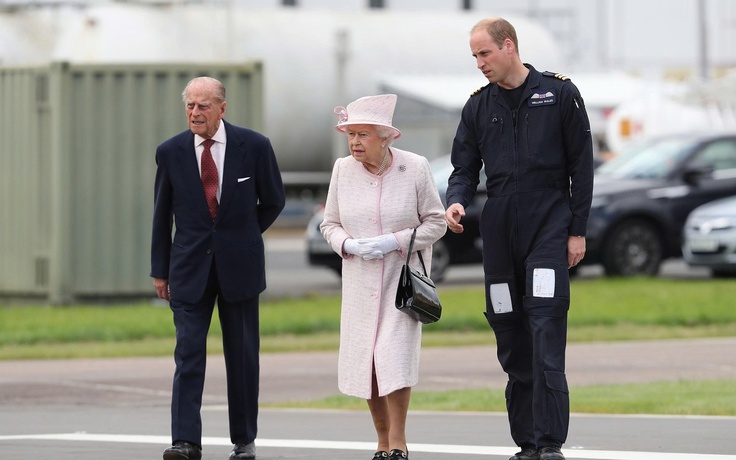 Hoàng tử William và bà nội Nữ hoàng Elizabeth II từng không thân thiết