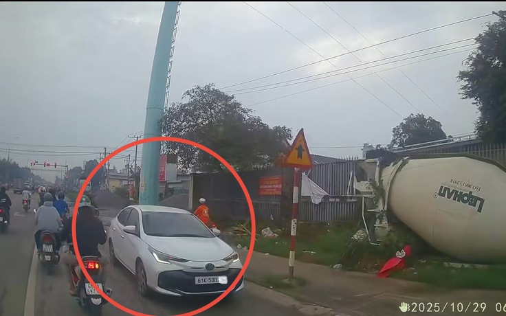 Tài xế ô tô đi ngược chiều để 'tiết kiệm thời gian' bị CSGT phạt 19 triệu