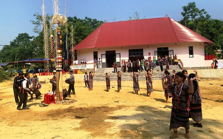 Chung dòng máu Lạc Hồng: Những 'ân nhân' thầm lặng của làng