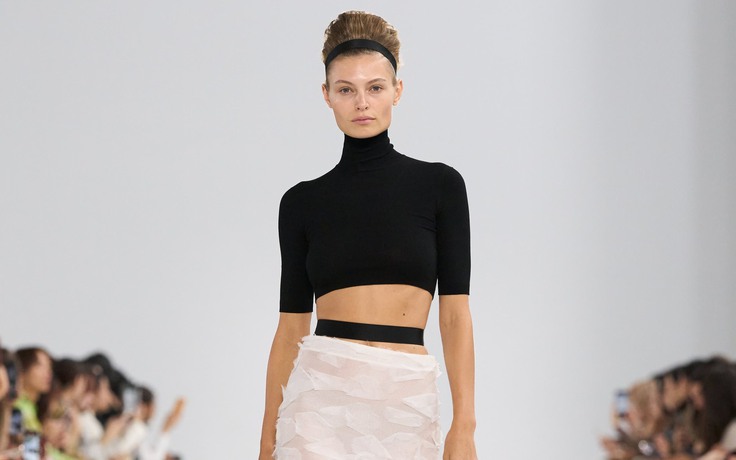 Những bản phối bắt mắt với áo lửng và chân váy dài