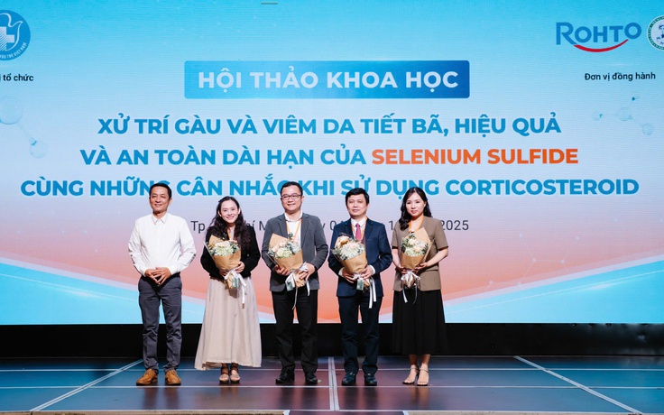 Chuyên gia đề xuất giải pháp điều trị gàu và viêm da tiết bã an toàn