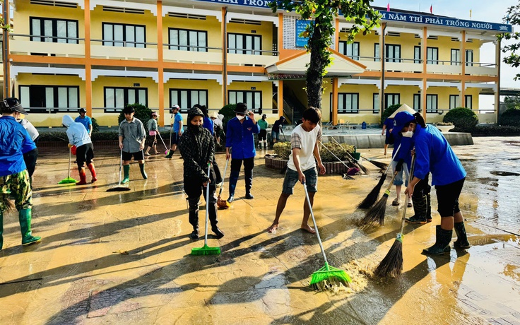 Chung tay cùng người dân vượt qua thiên tai