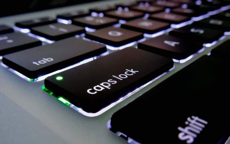 Tại sao Microsoft vẫn giữ phím Caps Lock dù đã lỗi thời?