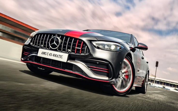 Mercedes lại xả hàng, bộ đôi ‘xe chơi’ giảm giá hơn 1 tỉ đồng