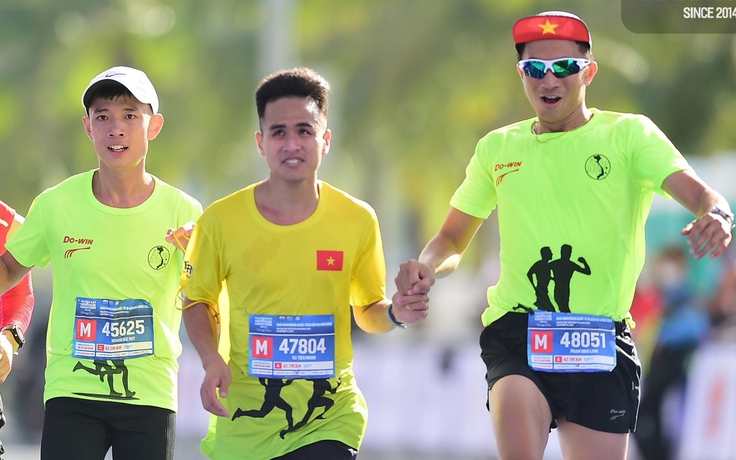 Chàng trai 'chạy qua bóng tối' để truyền cảm hứng sống đẹp