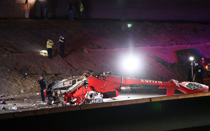 Rơi trực thăng y tế trên cao tốc Mỹ, 3 người nguy kịch