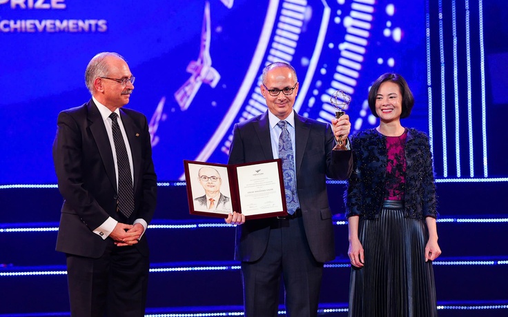 Chủ nhân Giải thưởng VinFuture nhận Giải Nobel Hóa học 2025