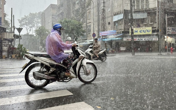 Cảnh báo mưa lớn cộng triều cường cao gây ngập ở TP.HCM và Nam bộ