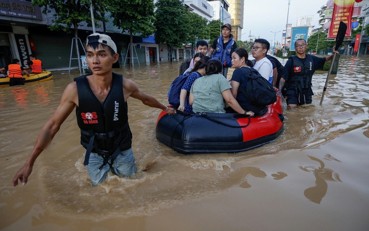 Bão không theo quy luật, lũ lịch sử chưa từng có, 'vượt ngưỡng chịu đựng người dân'