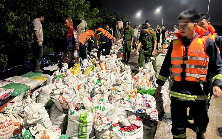Bắc Ninh xuyên đêm gia cố đê, hàng nghìn hộ dân còn bị cô lập