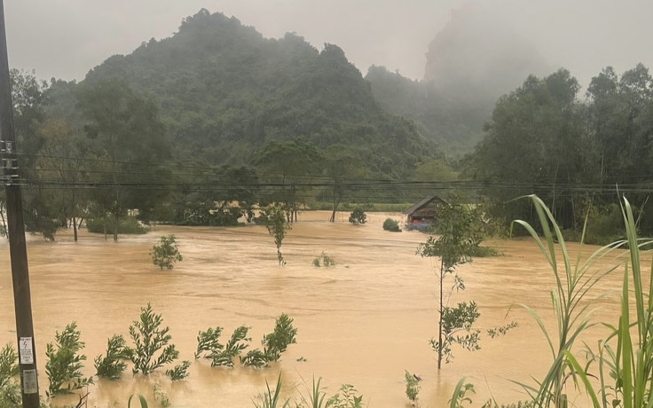 Quảng Trị mưa lớn kéo dài, nhiều khu vực ở Phong Nha, Lệ Thủy ngập sâu
