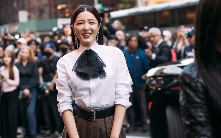 Chân váy chữ A và bốt, đi làm đi chơi đều đẹp