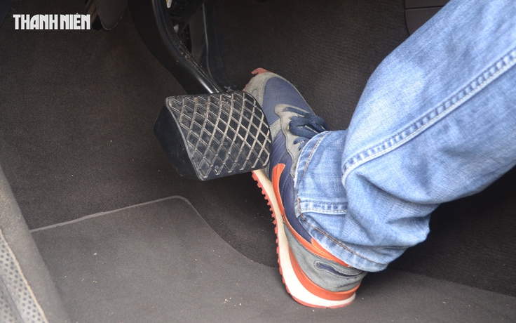 Vì sao không nên đạp ga ngay sau khi khởi động làm nóng động cơ ô tô?